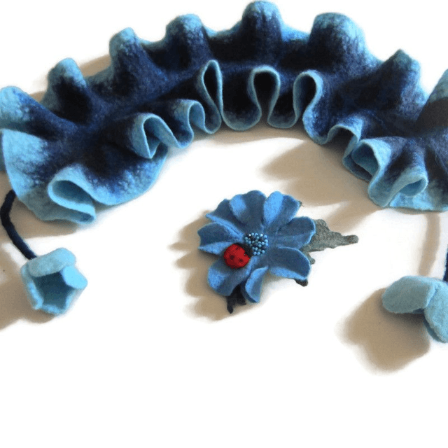 Sciarpa blu collo boa lana merino spilla Infeltrimento fatto a mano Sciarpa ragazza donna feltro Regali unici Regali per lei
