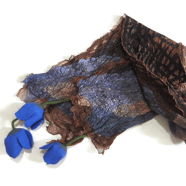 Sciarpa marrone feltro di lana merino seta Sciarpa lunga con tulipani fiori blu infeltrita fatta a mano regali unici per donne stile boho