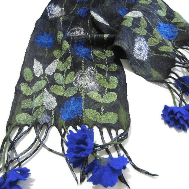 Sciarpa art feltro calda lunga infeltrita lana merino seta perline nero stola fatto a mano infeltrimento blu fiori regalo unico per le donne