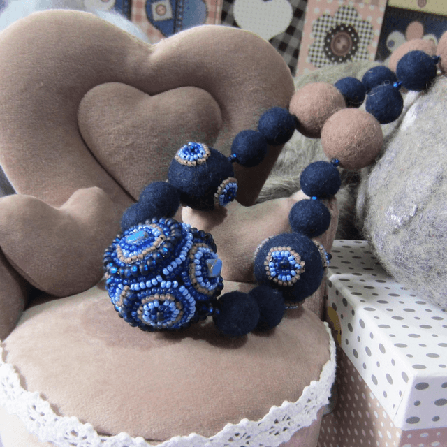 Collana in feltro di lana merino