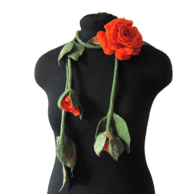 Collana feltro lana merino spilla arancio rosa infeltrimento Fatto a mano regalo unico