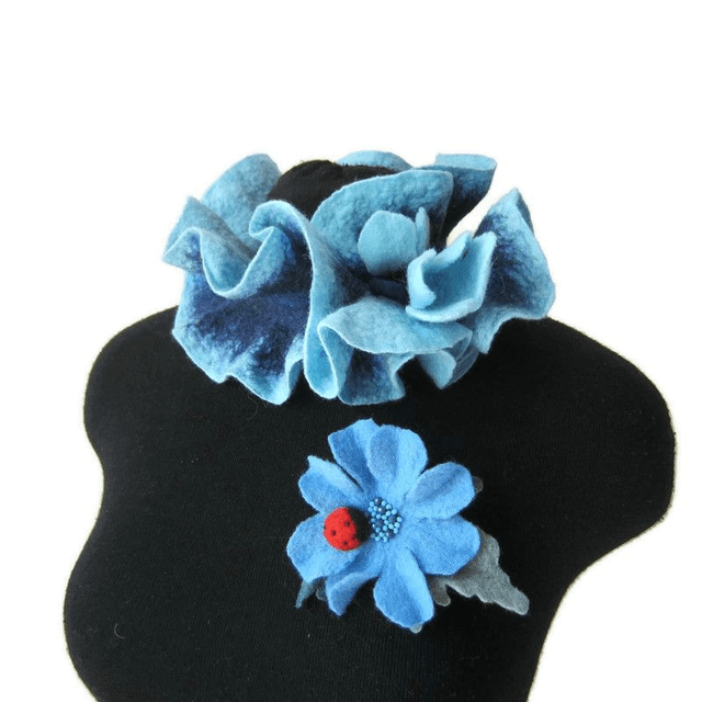 Sciarpa blu collo boa lana merino spilla Infeltrimento fatto a mano Sciarpa ragazza donna feltro Regali unici Regali per lei