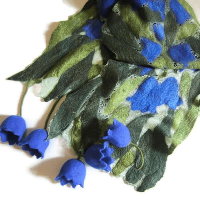 Sciarpa blu seta lana merino feltro Sciarpa fatta a mano infeltrimento fiori Sciarpa lunga calda Sciarpa donna Regali unici per lei