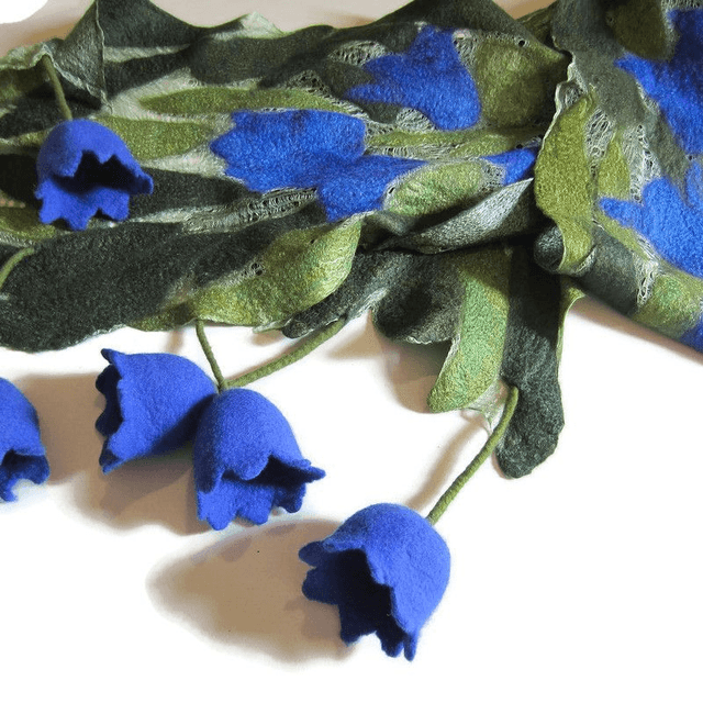 Sciarpa blu seta lana merino feltro Sciarpa fatta a mano infeltrimento fiori Sciarpa lunga calda Sciarpa donna Regali unici per lei
