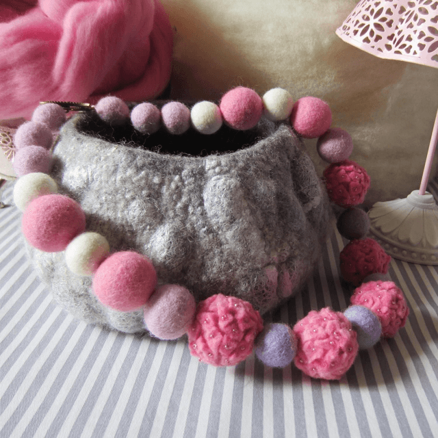 Collana in feltro di lana merino