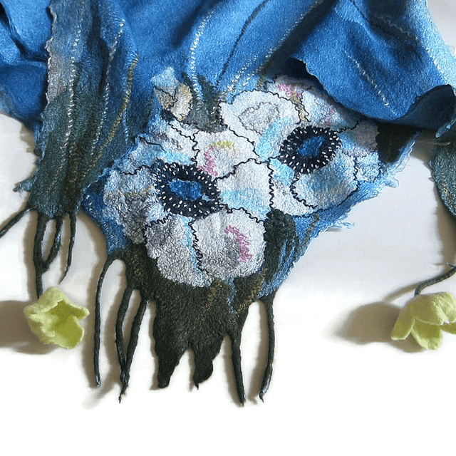 Scialle lana merino seta Scialle feltro fiori di lana fatto a mano bactus infeltrimento warm blue donna Regalo unico per le donne