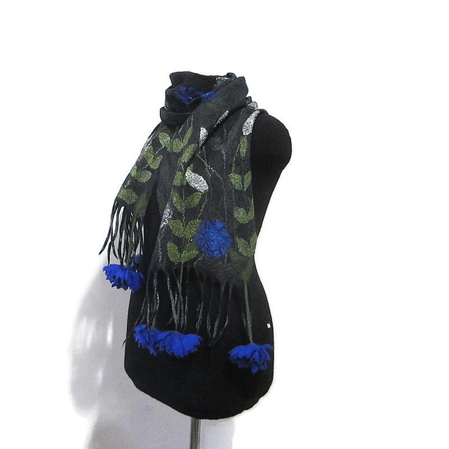Sciarpa art feltro calda lunga infeltrita lana merino seta perline nero stola fatto a mano infeltrimento blu fiori regalo unico per le donne
