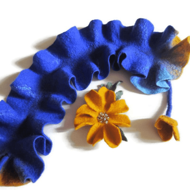 Sciarpa blu collo boa lana merino spilla Infeltrimento fatto a mano Sciarpa ragazza donna feltro Regali unici Regali per lei