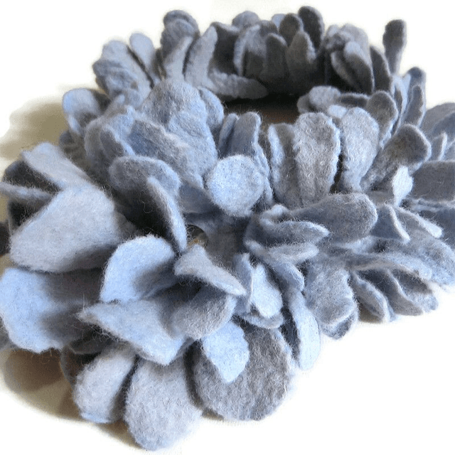Sciarpa collo feltro lana merino infeltrita Sciarpa fatta a mano Sciarpa colore grigio blu Regali unici per lei Sciarpa donna