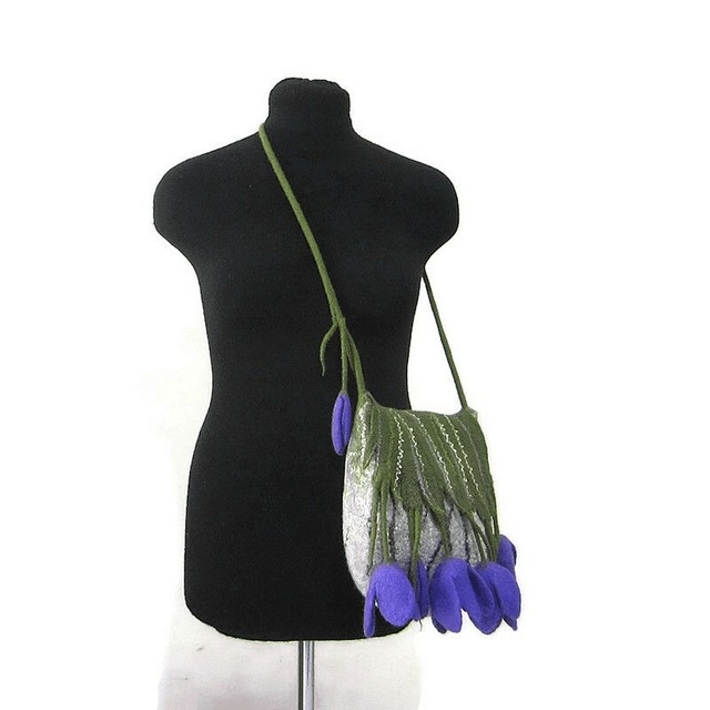Borsa donna fatta a mano borsa a tracolla feltro lana merino grigio verde regalo per donna borsa unica per ragazza con fiori tulipani viola