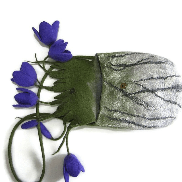 Borsa donna fatta a mano borsa a tracolla feltro lana merino grigio verde regalo per donna borsa unica per ragazza con fiori tulipani viola