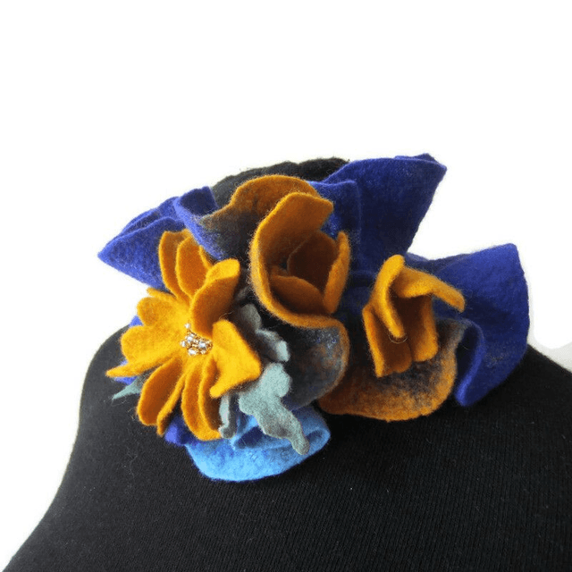 Sciarpa blu collo boa lana merino spilla Infeltrimento fatto a mano Sciarpa ragazza donna feltro Regali unici Regali per lei