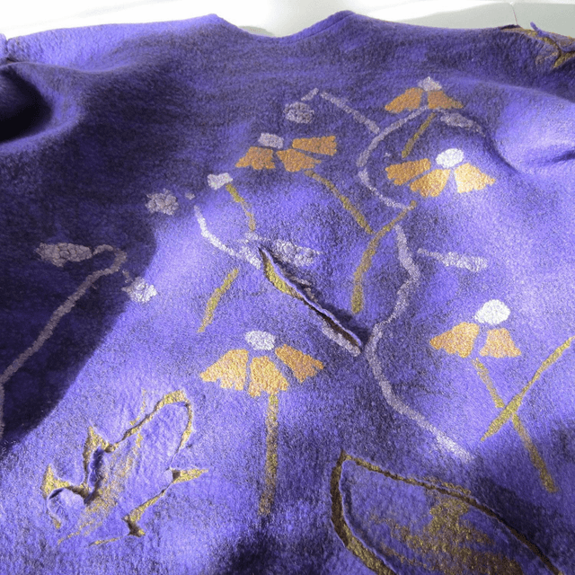 Giacca da donna infeltrita di lana merino e seta, stile libero