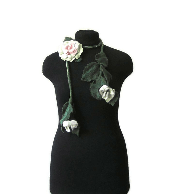 Collana infeltrita lana merino rosa bianca spilla infeltrita Collane fatto a mano regali unici