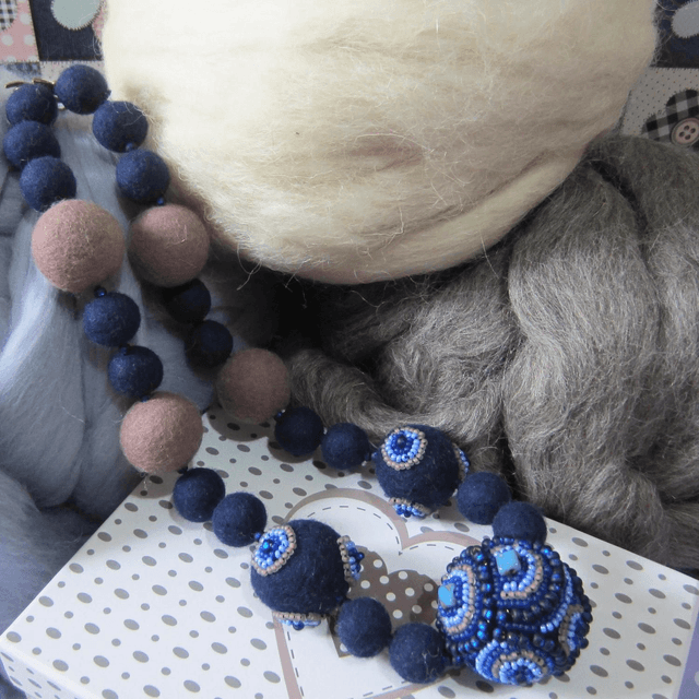 Collana in feltro di lana merino
