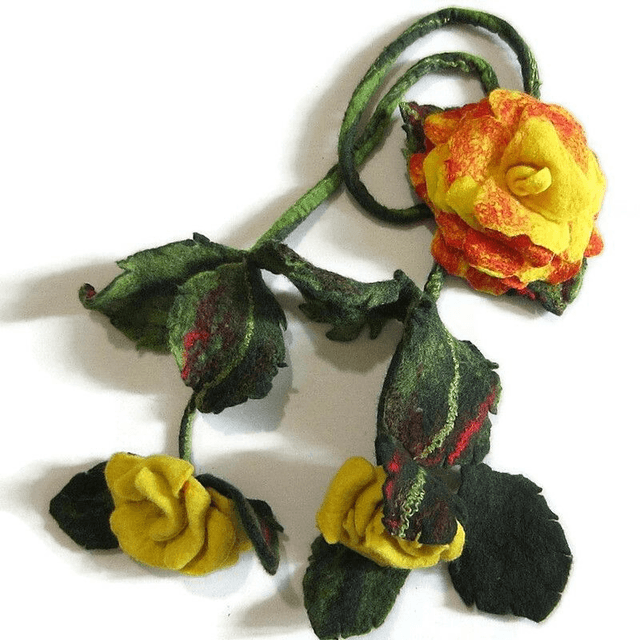Collana infeltrita lana merino rosa giallo spilla feltro Collana fatto a mano regali unici collana boho
