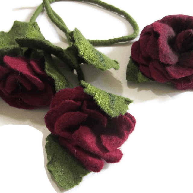 Collana infeltrita lana merino rosa Borgogna spilla feltro Collana fatto a mano regali unici collana boho