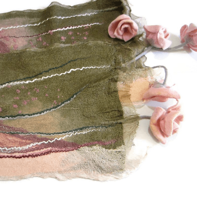 Sciarpa feltro lana merino seta infeltrita fiori rosa Sciarpa lunga calda donna fatto a mano regali unici per le donne
