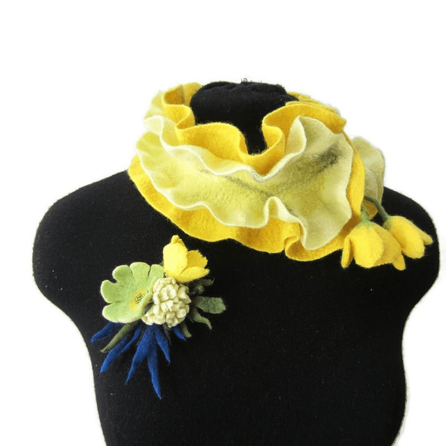 Sciarpa collo infeltrito lana merino infeltrita Sciarpa fatta a mano giallo Regali unici per lei Sciarpa donna