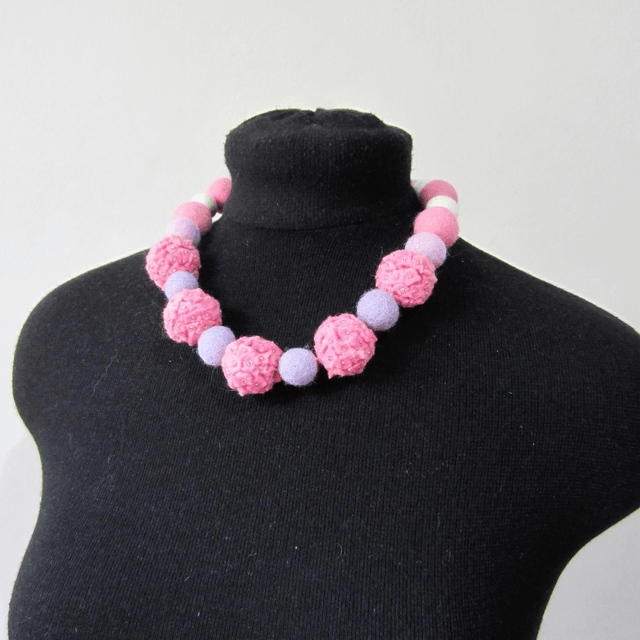 Collana in feltro di lana merino