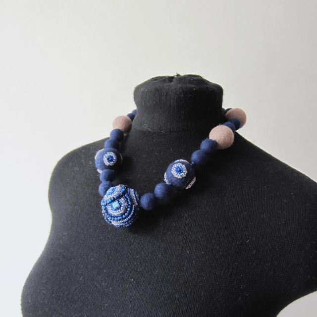 Collana in feltro di lana merino