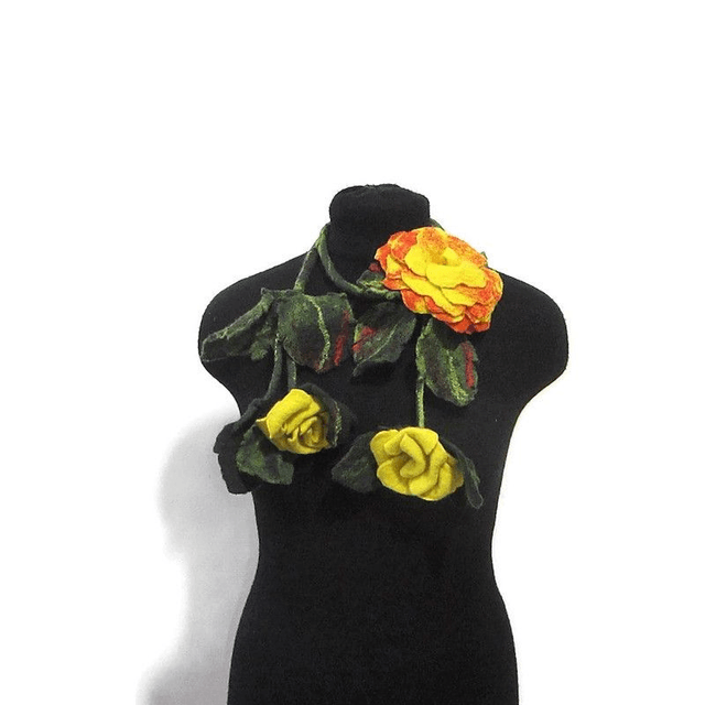 Collana infeltrita lana merino rosa giallo spilla feltro Collana fatto a mano regali unici collana boho