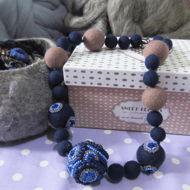 Collana in feltro di lana merino
