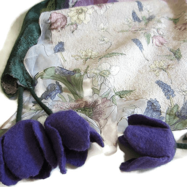 Scialle viola in feltro di lana merino seta   in feltro fiori tulipani viola sciarpa per le donne Regalo unico per le donne ragazza stile boho