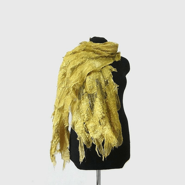 Sciarpa in feltro di lana e seta oro giallo. Sciarpa lunga fatta a mano, regali unici per le donne in stile boho