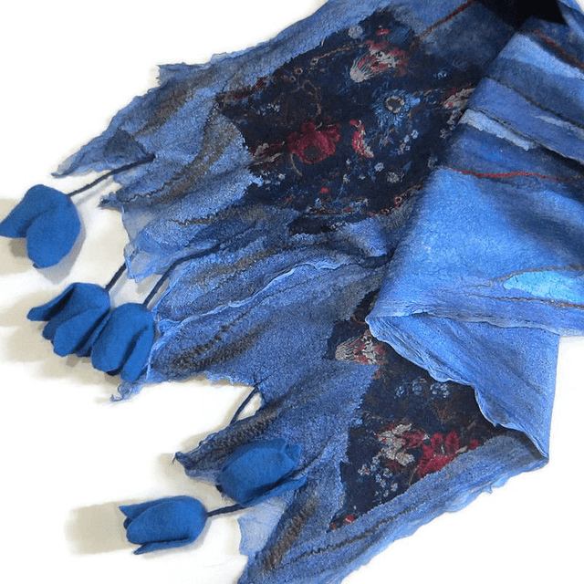 Sciarpa blu lana merino seta infeltrita Sciarpa lunga calda donna con fiori di tulipano feltro fatto a mano regali unici per le donne