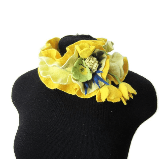 Sciarpa collo infeltrito lana merino infeltrita Sciarpa fatta a mano giallo Regali unici per lei Sciarpa donna