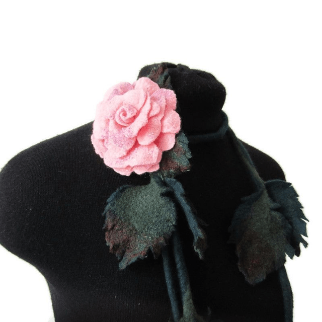 Collana infeltrita lana merino rosa spilla infeltrita Collane fatto a mano regalo unico