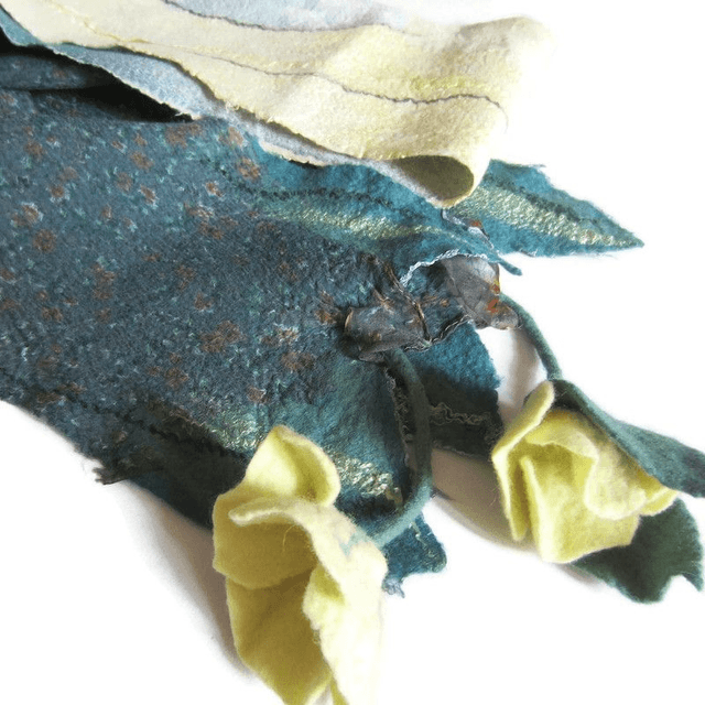 Sciarpa lana merino seta infeltrita Sciarpa verde con fiori lunga calda fatto a mano regali unici per le donne