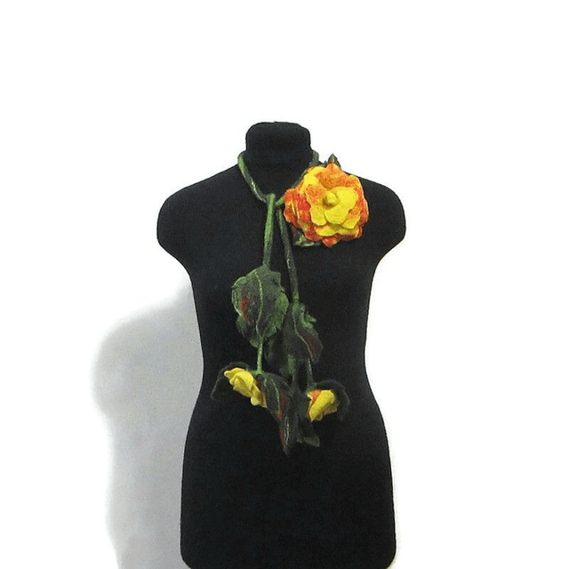 Collana infeltrita lana merino rosa giallo spilla feltro Collana fatto a mano regali unici collana boho