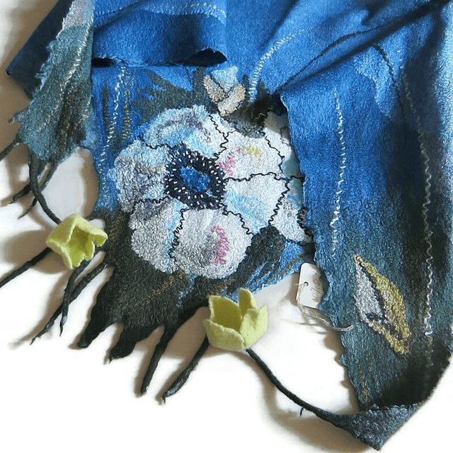 Scialle lana merino seta Scialle feltro fiori di lana fatto a mano bactus infeltrimento warm blue donna Regalo unico per le donne
