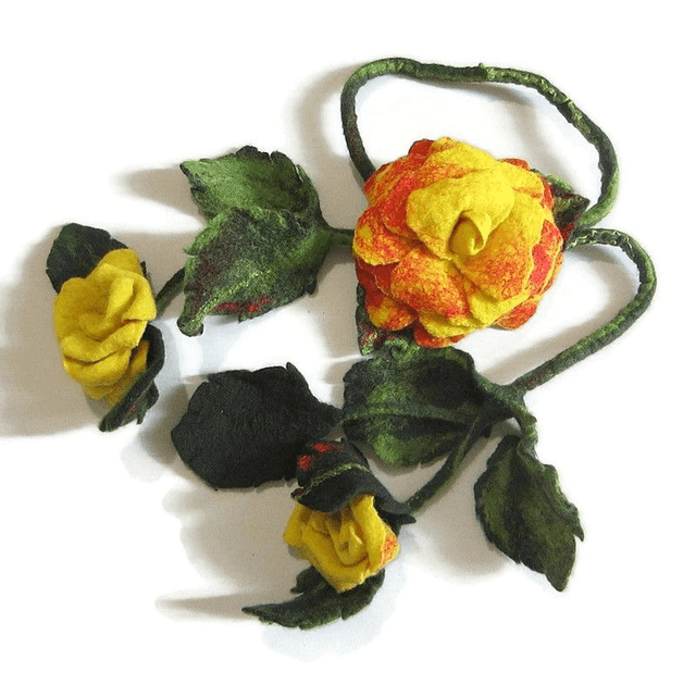 Collana infeltrita lana merino rosa giallo spilla feltro Collana fatto a mano regali unici collana boho