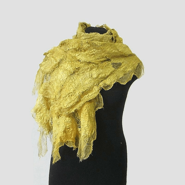 Sciarpa in feltro di lana e seta oro giallo. Sciarpa lunga fatta a mano, regali unici per le donne in stile boho